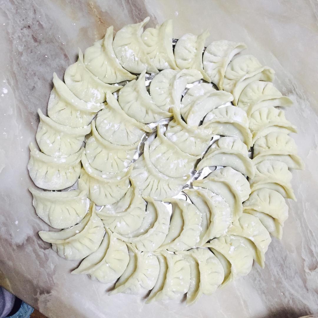 韭菜猪肉饺子(最简单最好吃又最多汁的饺子)