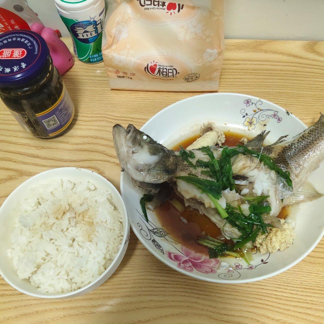 一人食🌟今天吃鲜嫩不腥的蒸鲈鱼