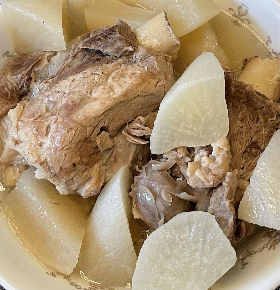 电饭煲棒骨萝卜汤