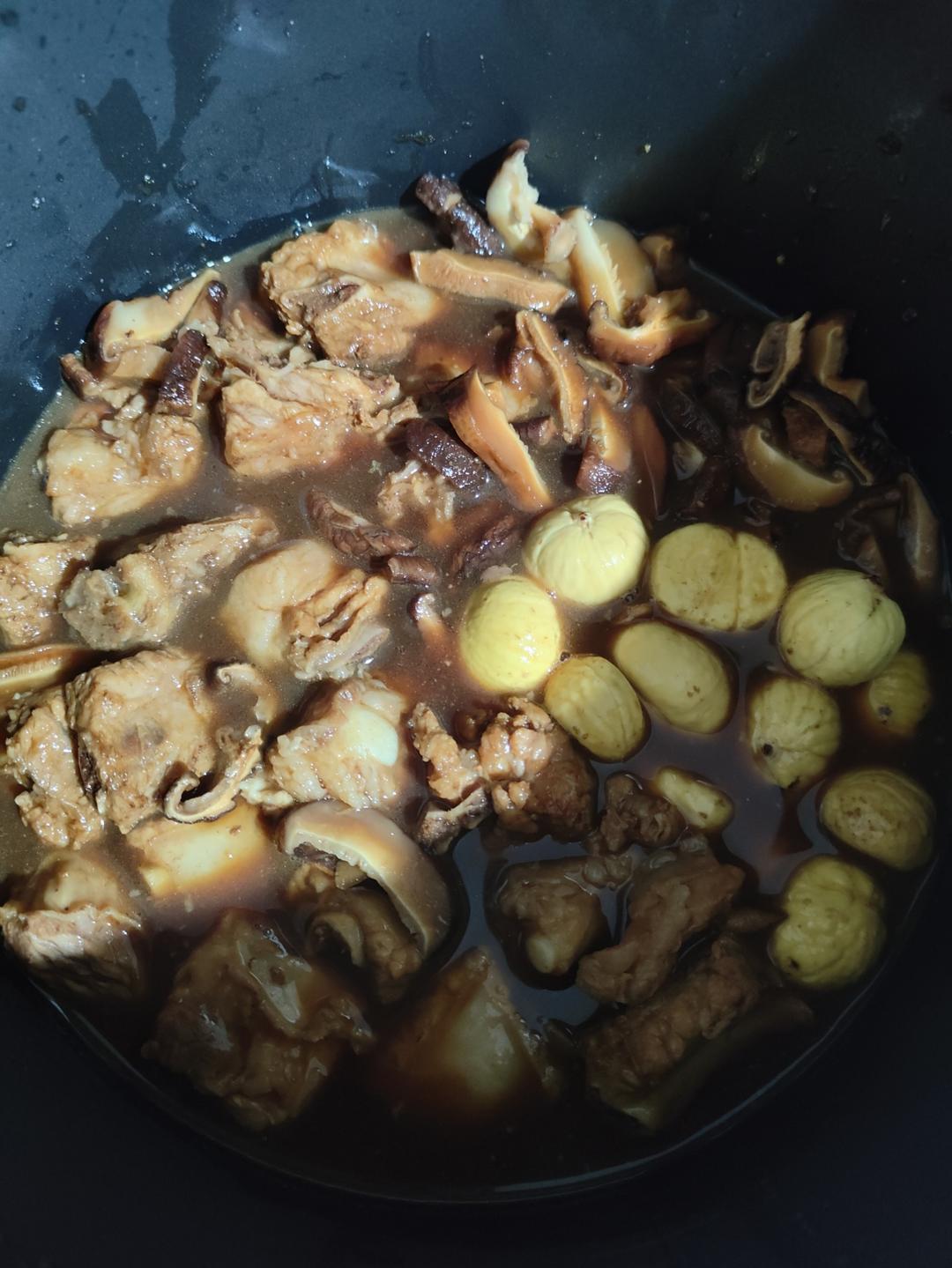 【排骨焖饭】