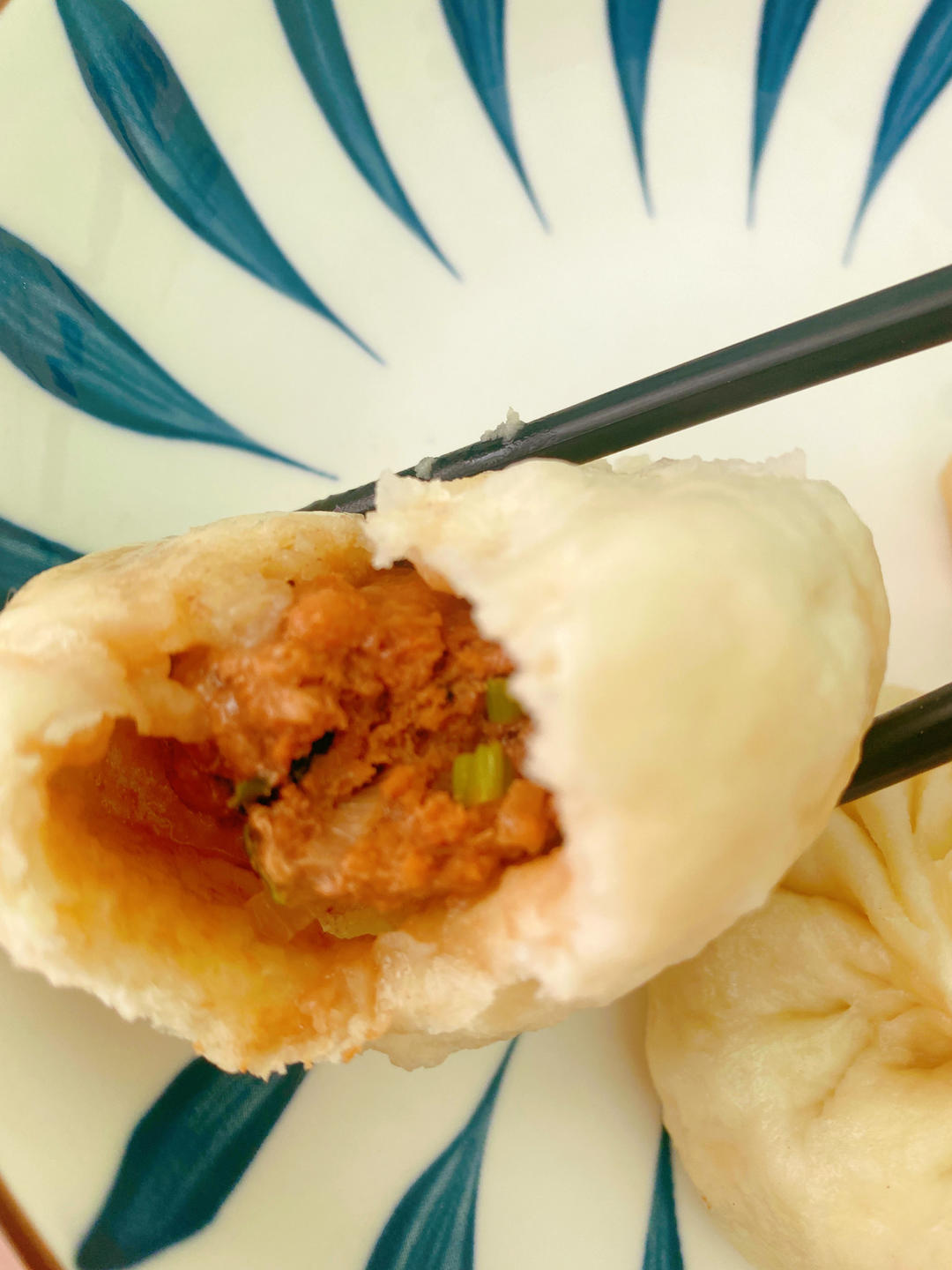 鲜嫩多汁的牛肉包子