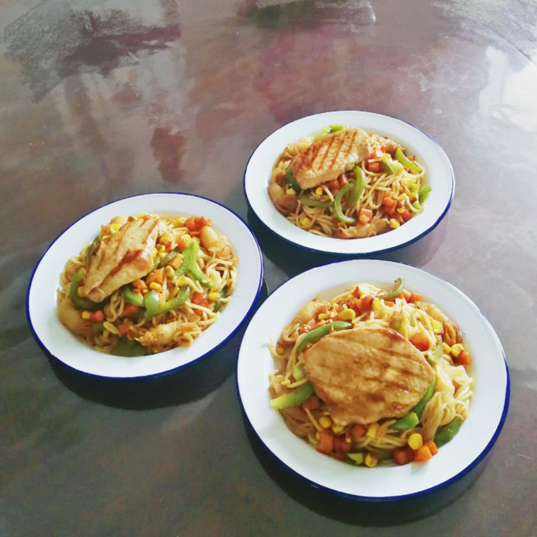 沙嗲猪扒芋丝炒面