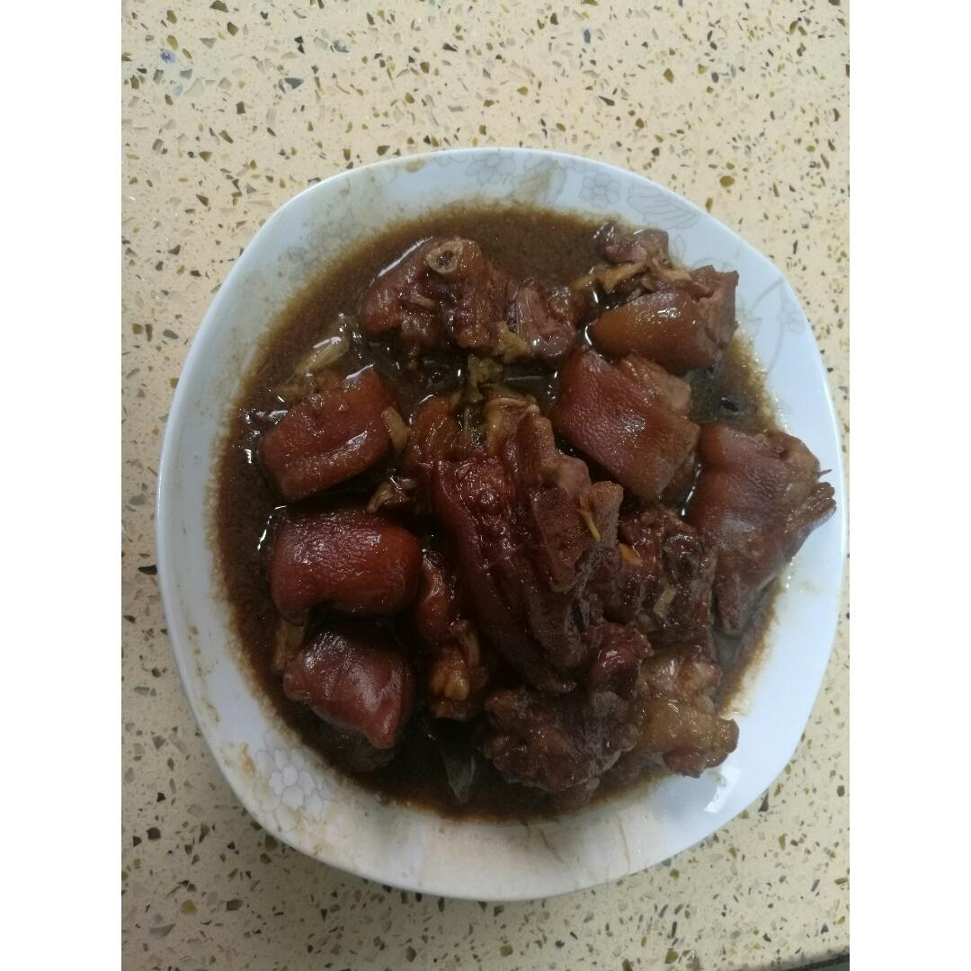 美味的家常菜：红烧猪蹄