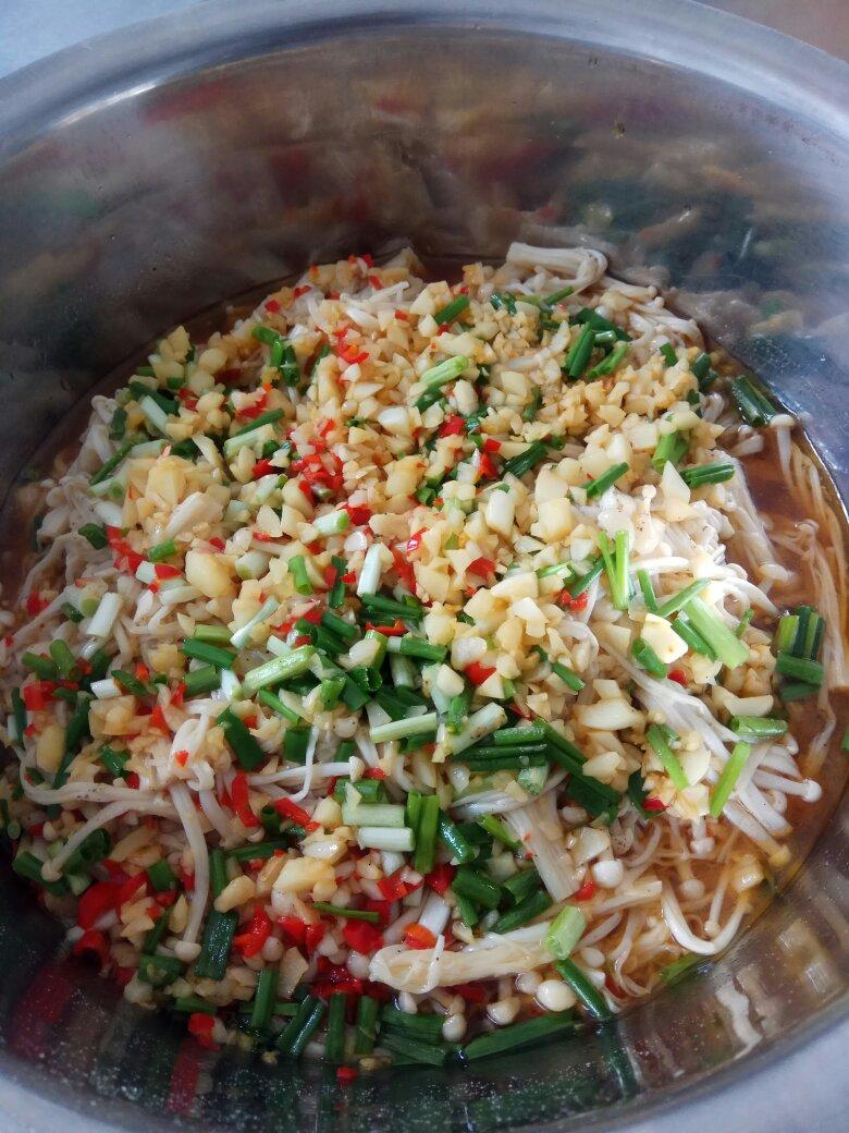 堂妈的蒜蓉豉油金针菇
