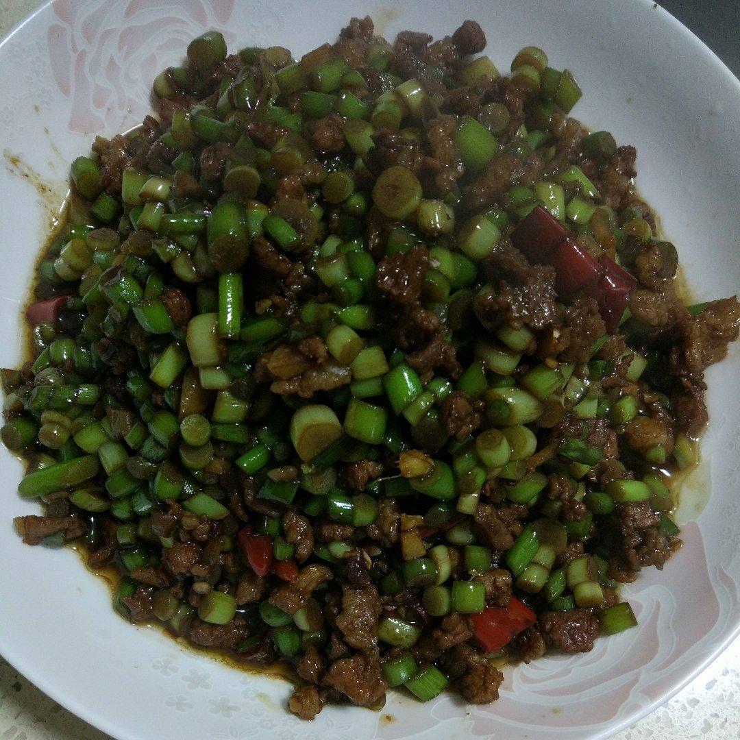 炒苍蝇头（蒜薹炒肉沫）