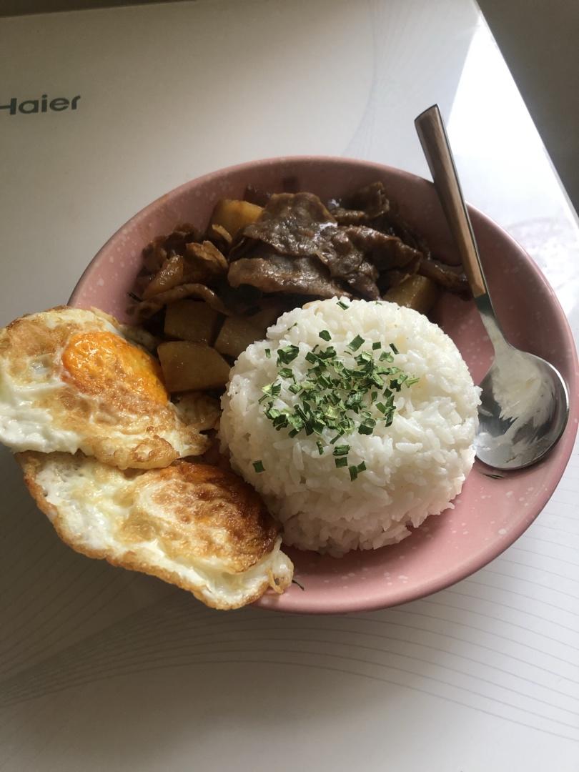 好吃到舔碗底的土豆肥牛拌饭