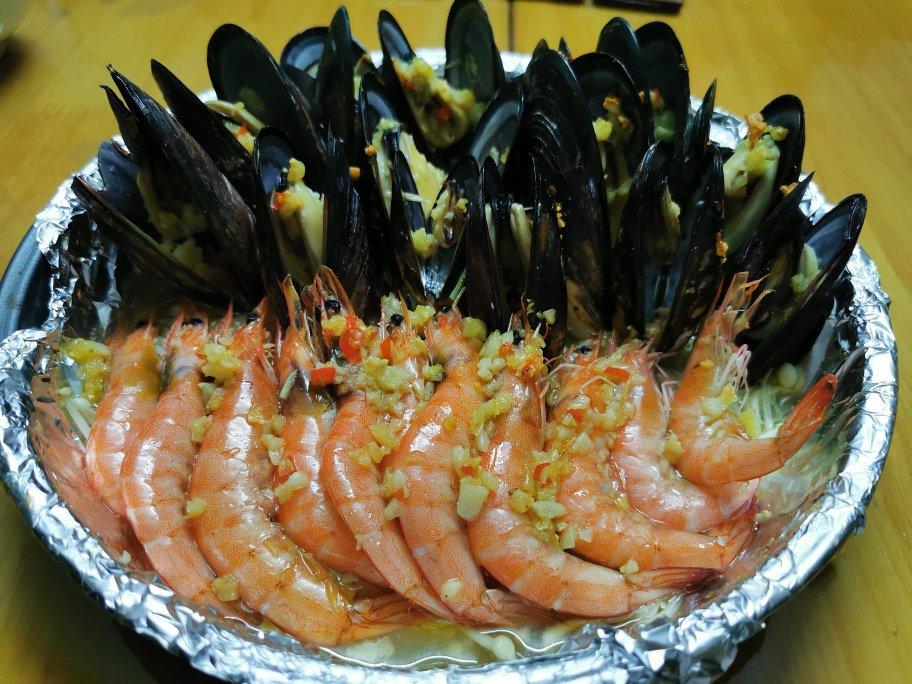 蒜蓉金针菇烤花蛤虾