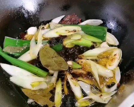 能让你吃三碗饭的泡椒牛蛙的做法 步骤5