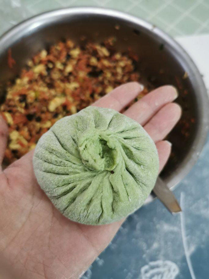 胡萝卜木耳鸡蛋素包子