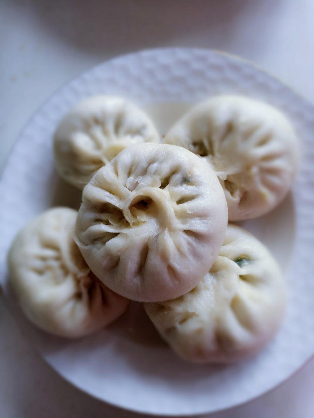 松软的素馅包子