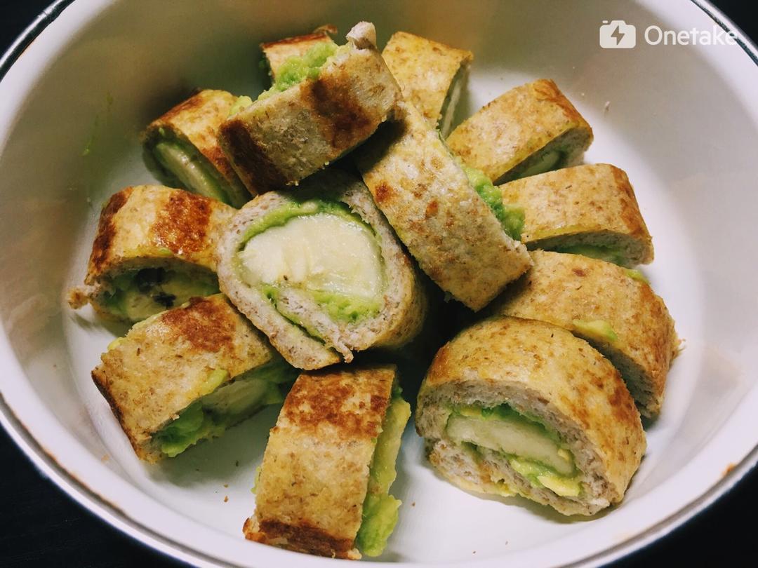 宝宝辅食食谱  牛油果香蕉卷