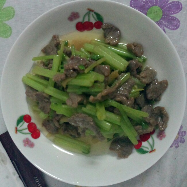 芹菜炒牛肉