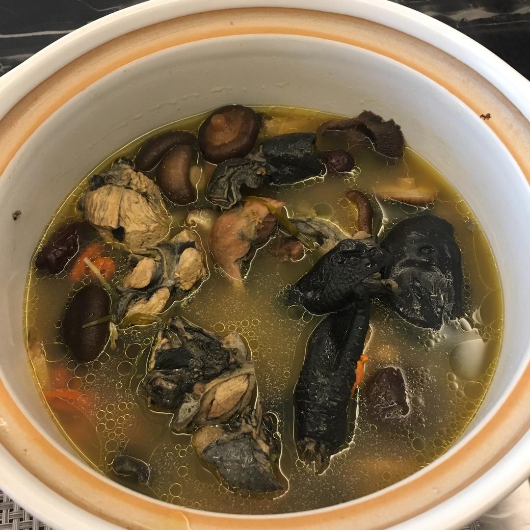 枸杞红枣乌鸡汤