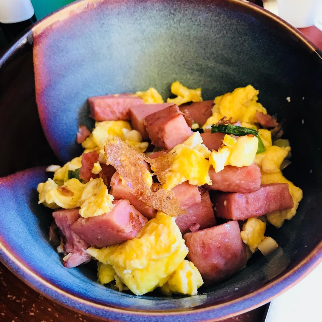 鸡蛋煎午餐肉