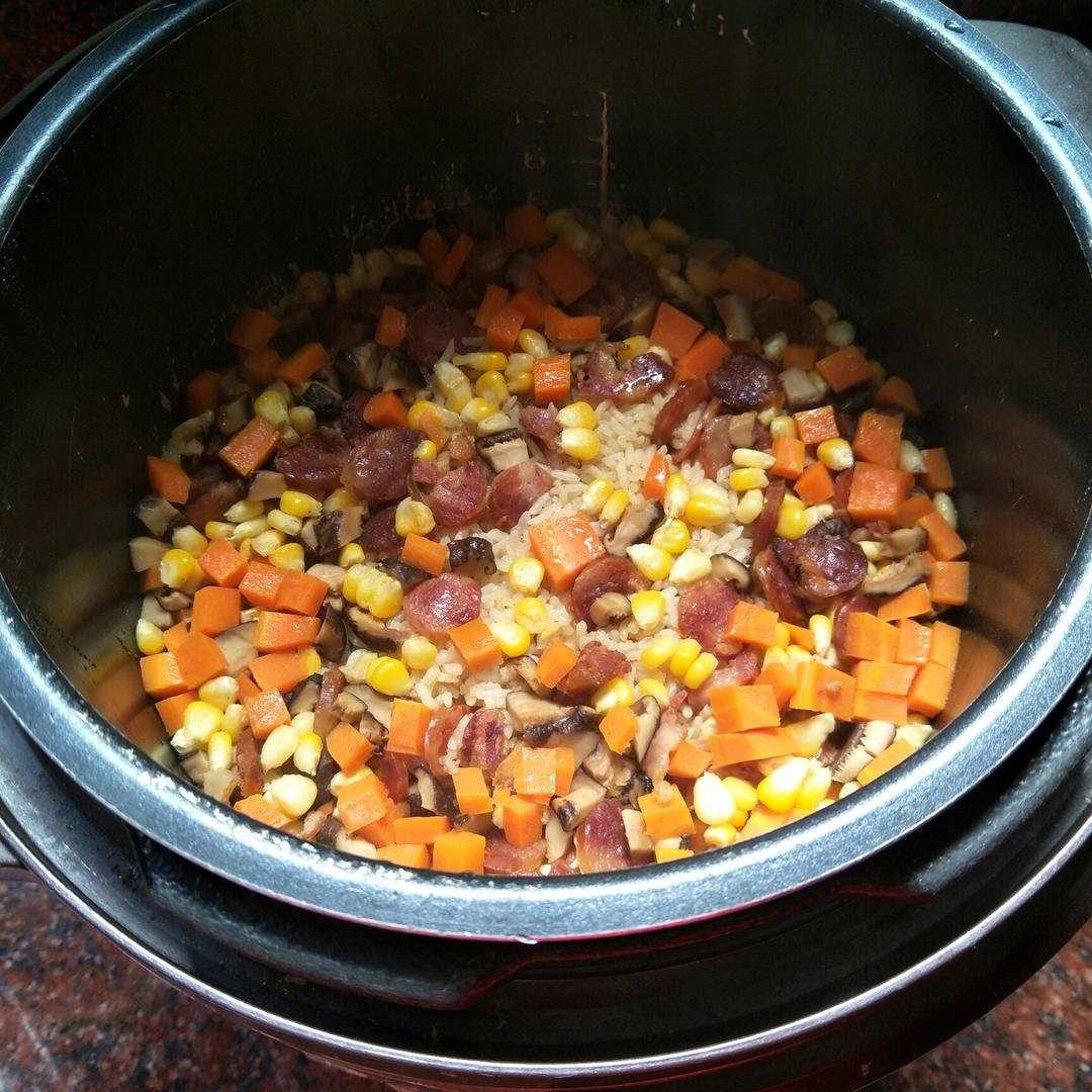 电饭锅香菇香肠饭(●´∀｀●)