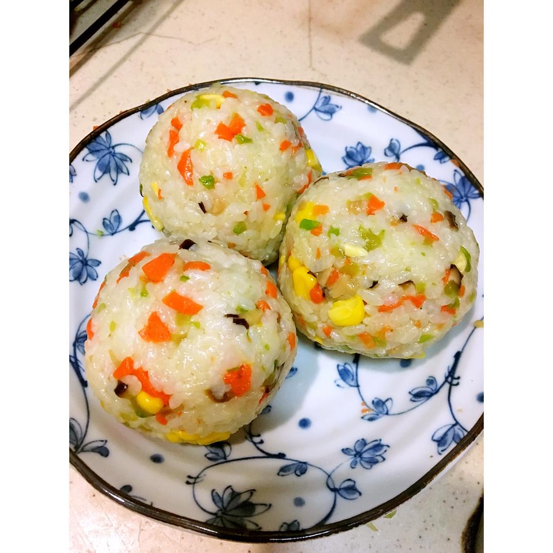小盆友超爱的肉松饭团子
