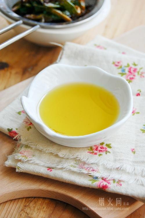 葱油莴笋丝（自制葱油）的做法 步骤4