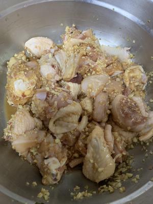 沙姜鲍鱼鸡煲的做法 步骤4
