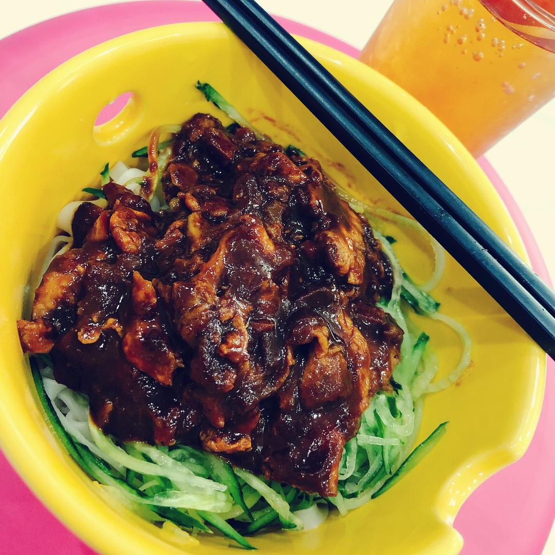 炸酱面的素食版---鸡蛋炸酱面