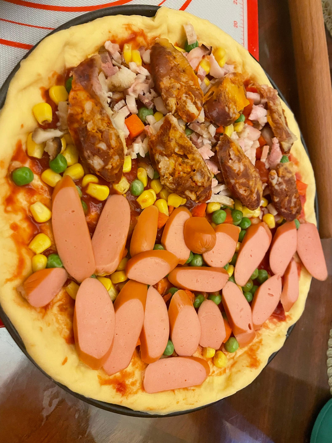 含宣软饼皮做法、自己在家也能做出馅料十足、超拉丝的美味诱人披萨