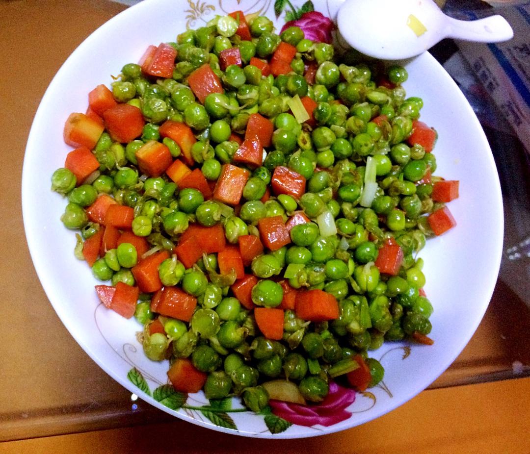 胡萝卜玉米豌豆炒火腿