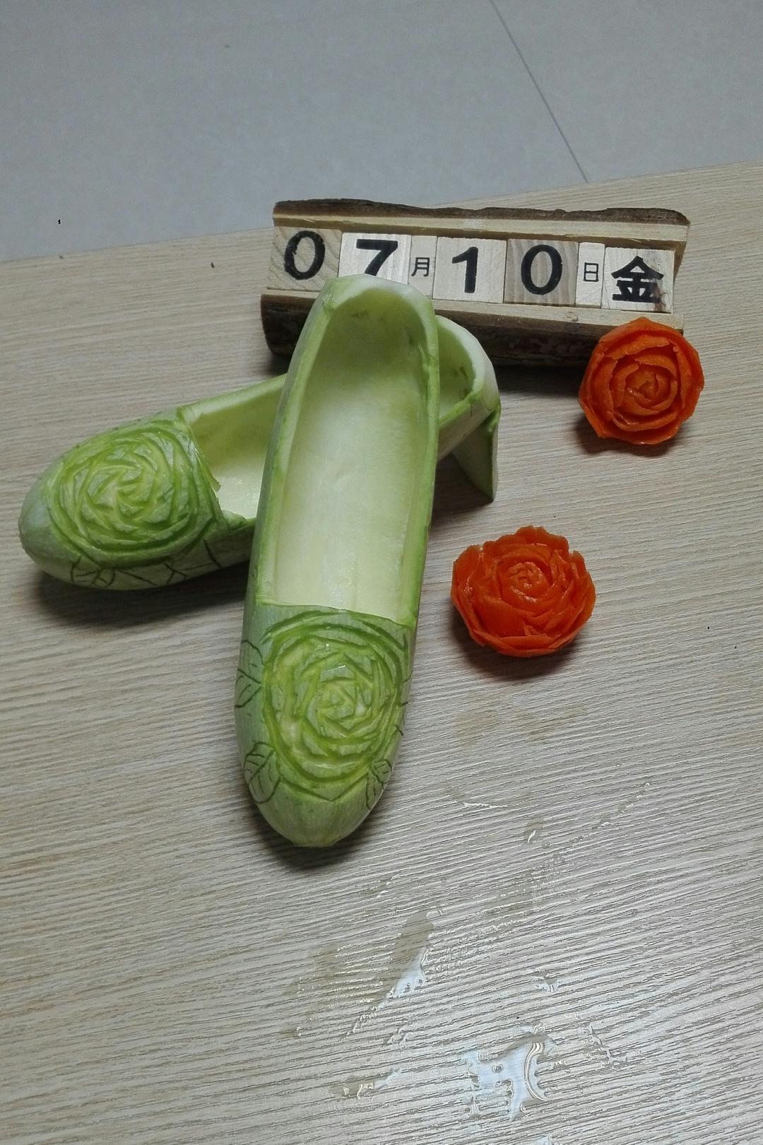 巧用西葫芦做绣花鞋
