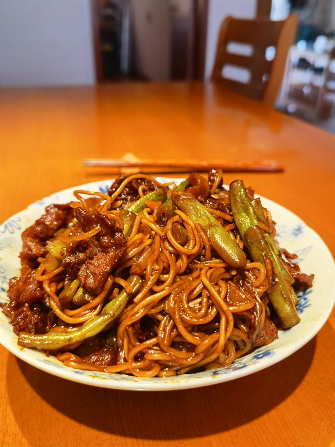 曼食慢语丨排骨豆角焖面