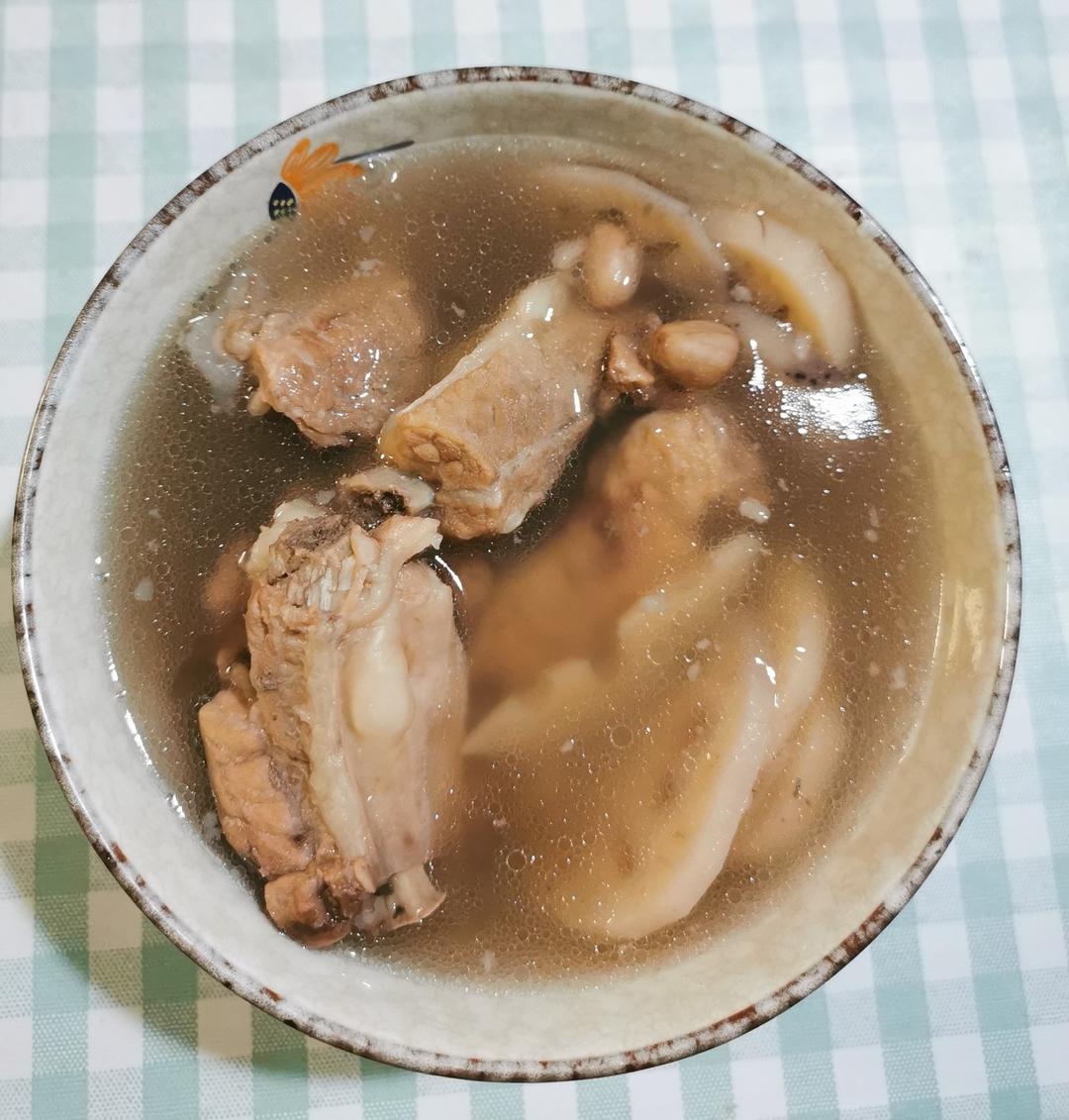 花生莲藕排骨汤