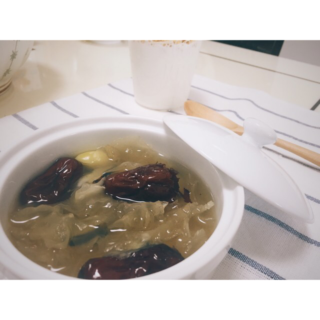 红枣银耳莲子羹