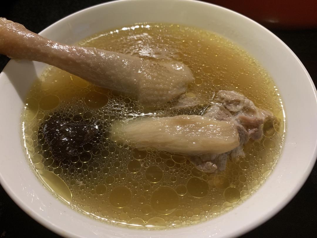 老火香菇母鸡汤的做法