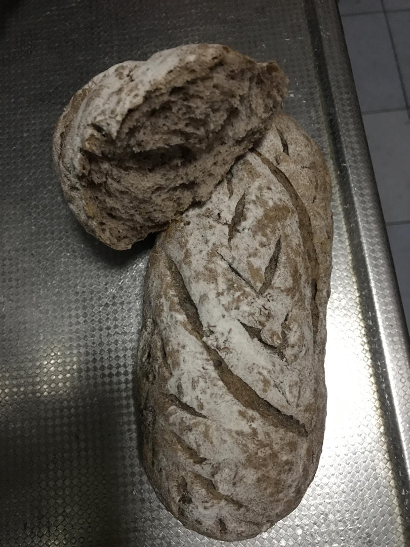 全麦坚果软欧包