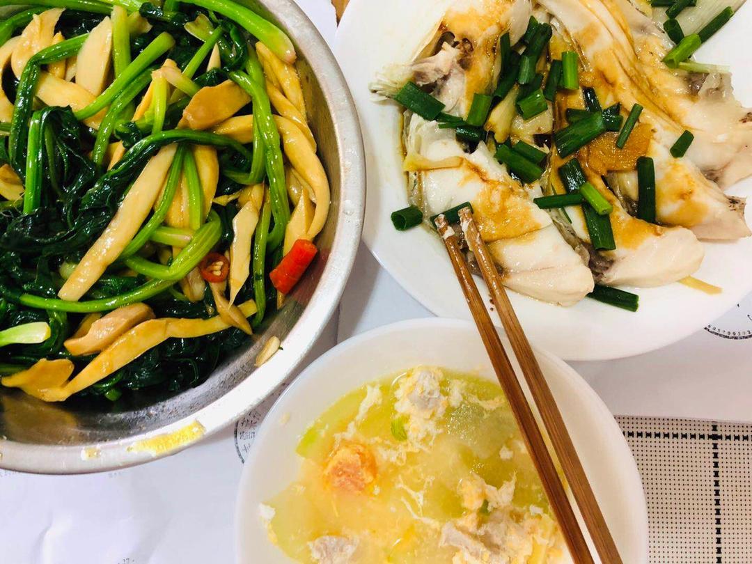 手撕杏鲍菇拌菠菜-可以养生的凉菜