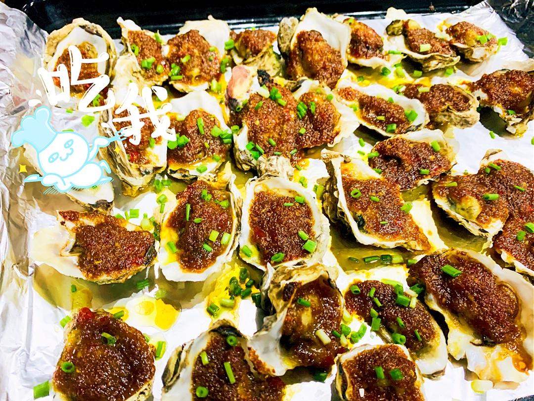 一株小睡莲做的秘制蒜蓉酱(烤生蚝扇贝,锡纸金针菇,干拌面)