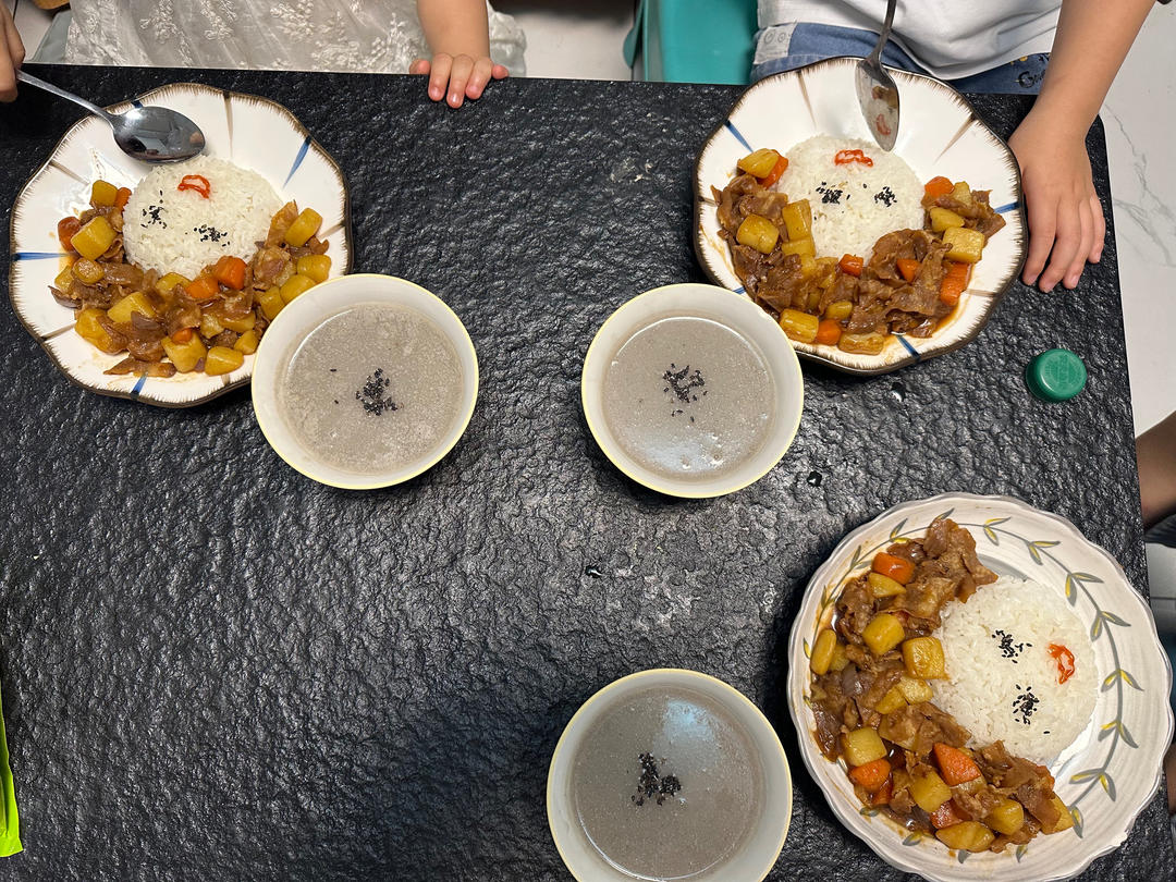 三丁烩肥牛饭，可爱儿童餐