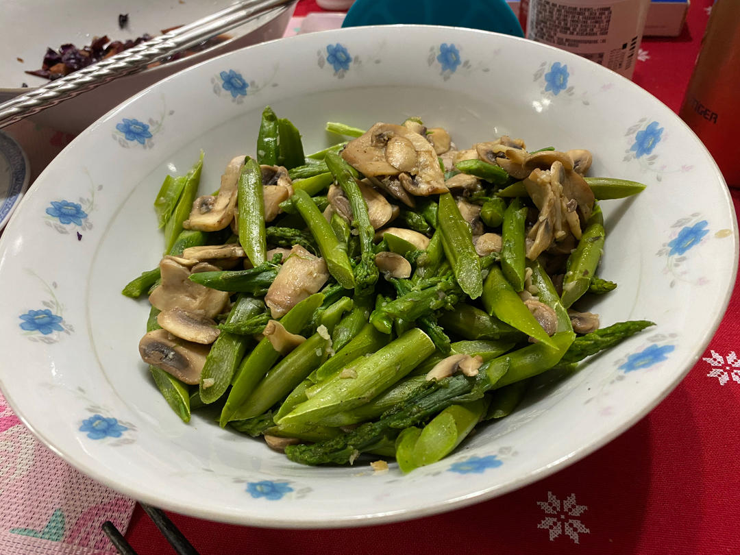 黄油蘑菇炒芦笋（做饭小白也能轻松搞定）