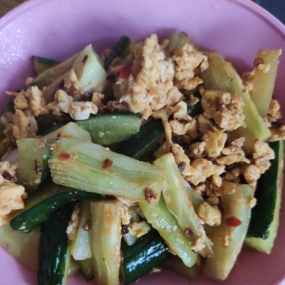 莴笋黄瓜炒鸡蛋