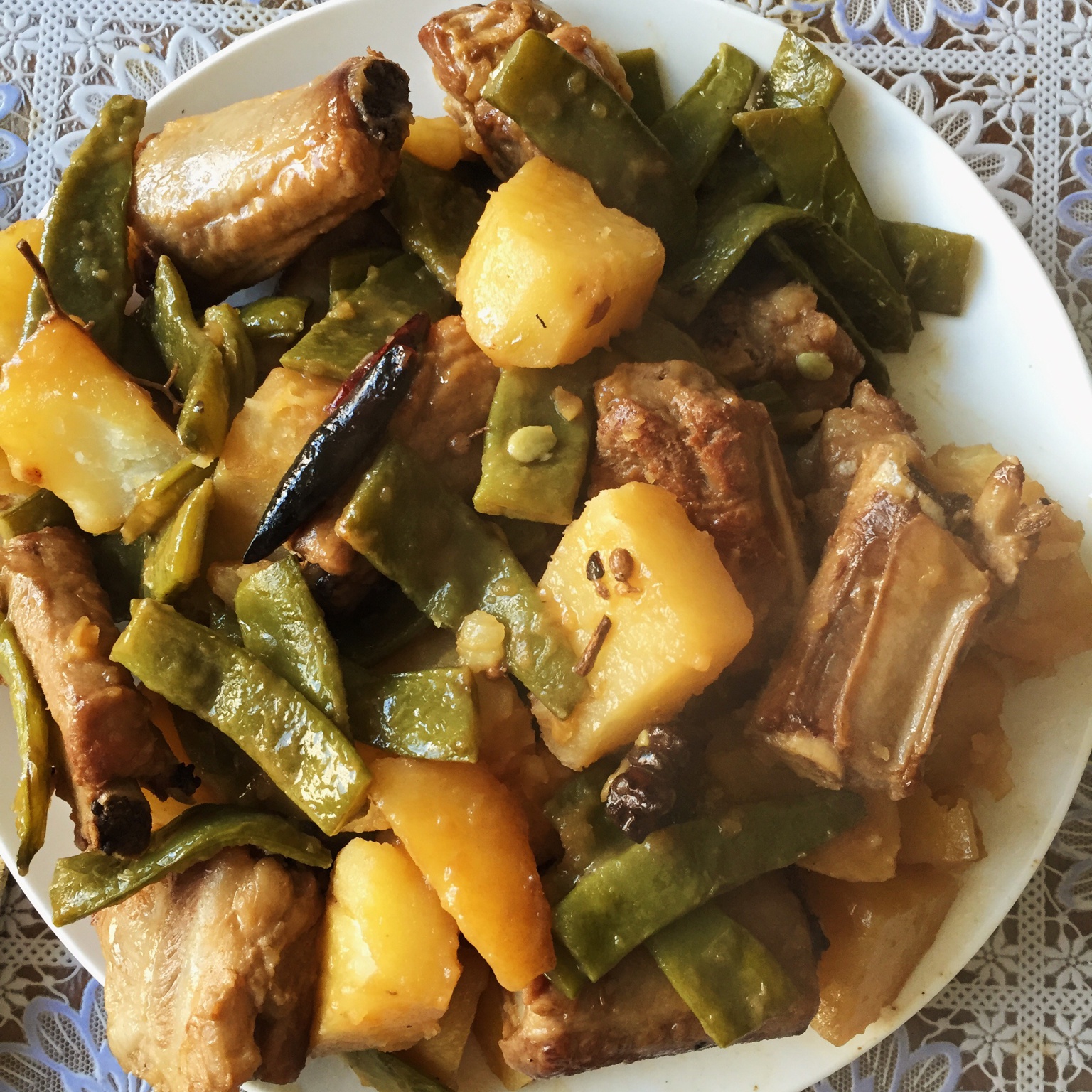红烧排骨炖豆角土豆