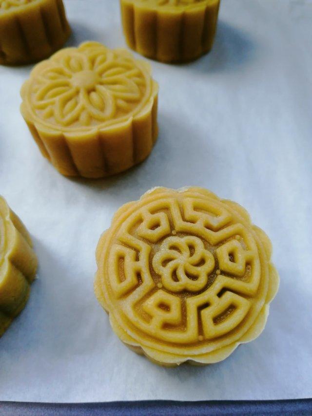 广式月饼——蛋黄莲蓉月饼