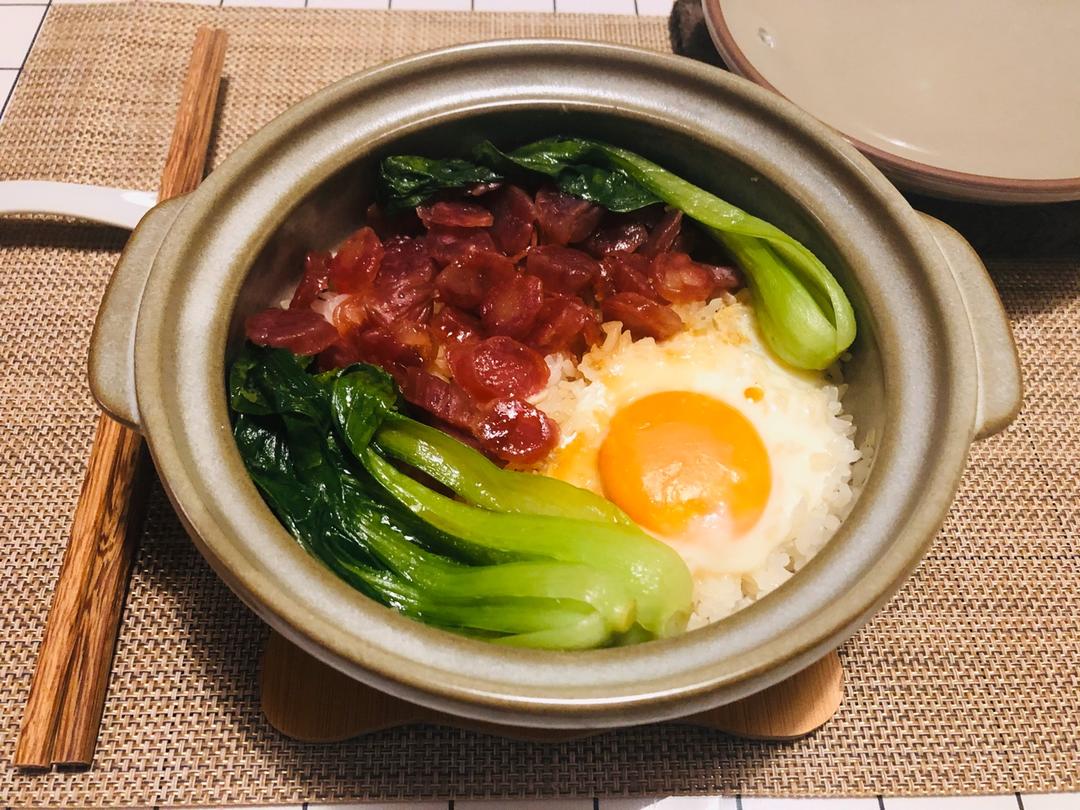 广式腊味煲仔饭