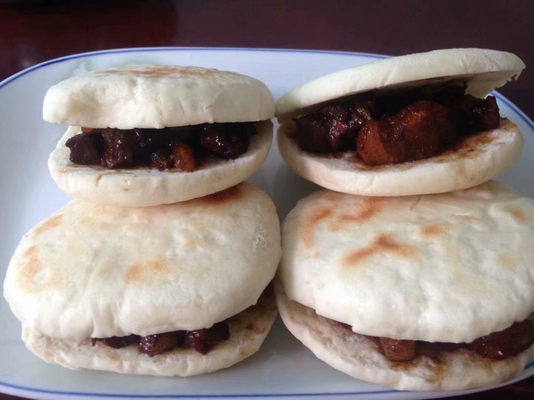 肉夹馍 Rou Jia Mo