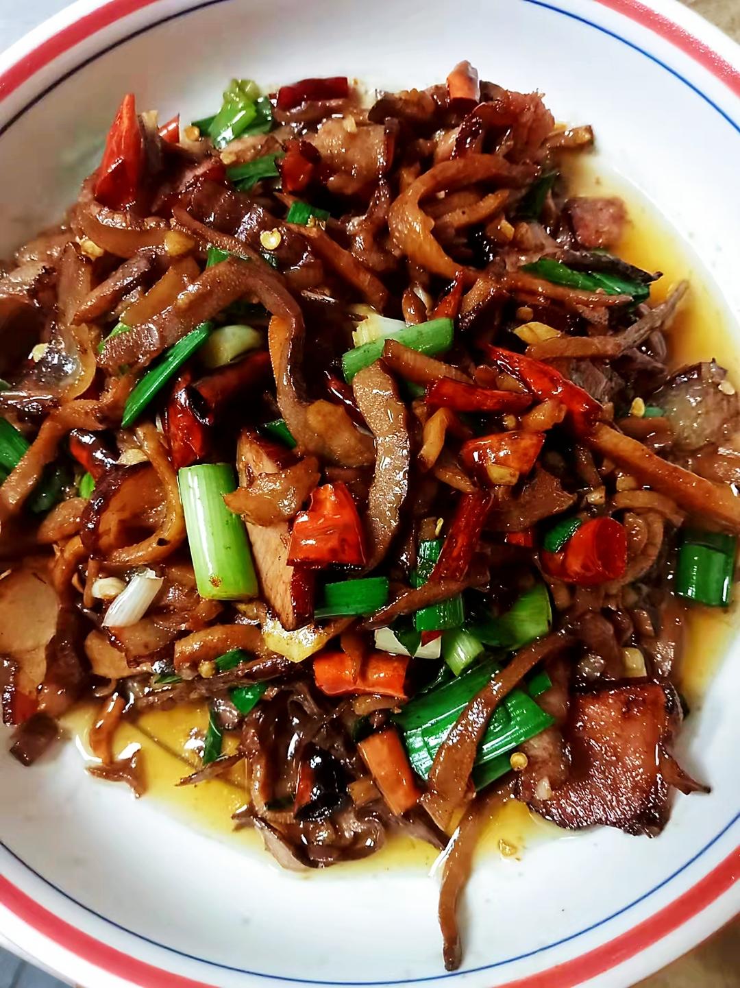 烟笋炒腊肉的做法