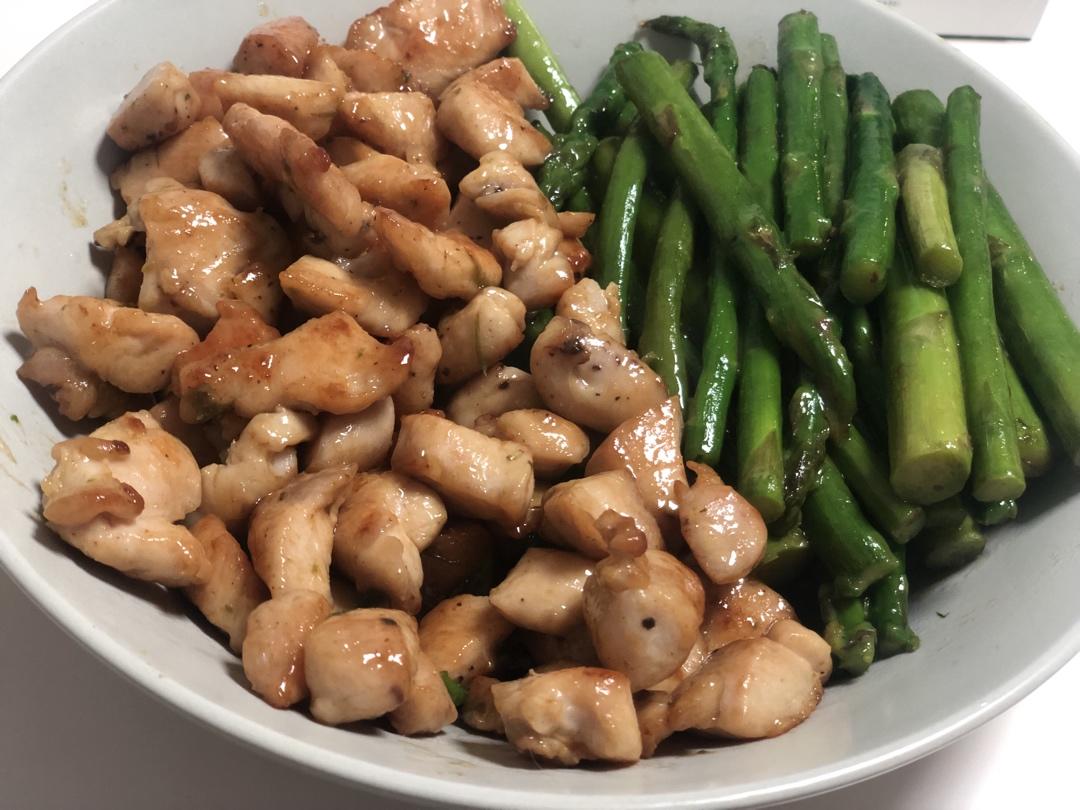 蒜香黄油鸡肉芦笋