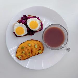 一变五的半熟煎蛋（快手早餐）的做法 步骤6