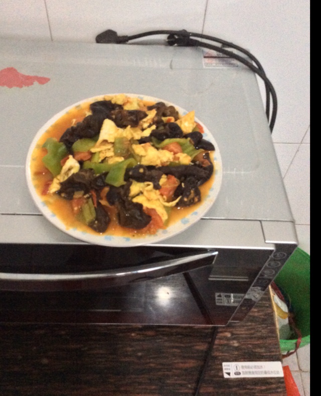 鸡蛋西红柿炒木耳辣椒