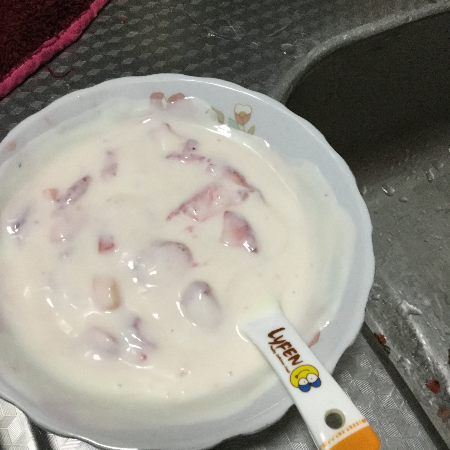 草莓酸奶