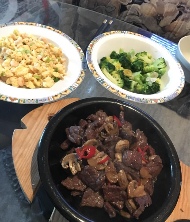 蚝油草菇滑炒牛肉