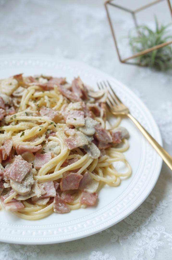 白蘑菇奶油培根意面