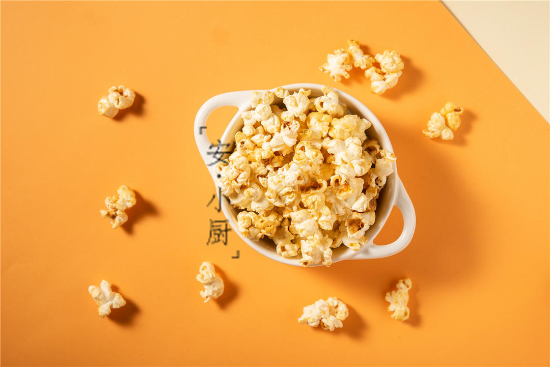 无比酥香！！自制焦糖奶油爆米花！5分钟2步搞定的做法