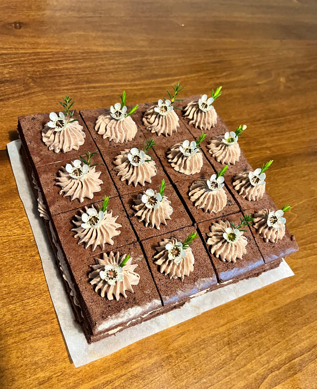 可可方形装饰蛋糕