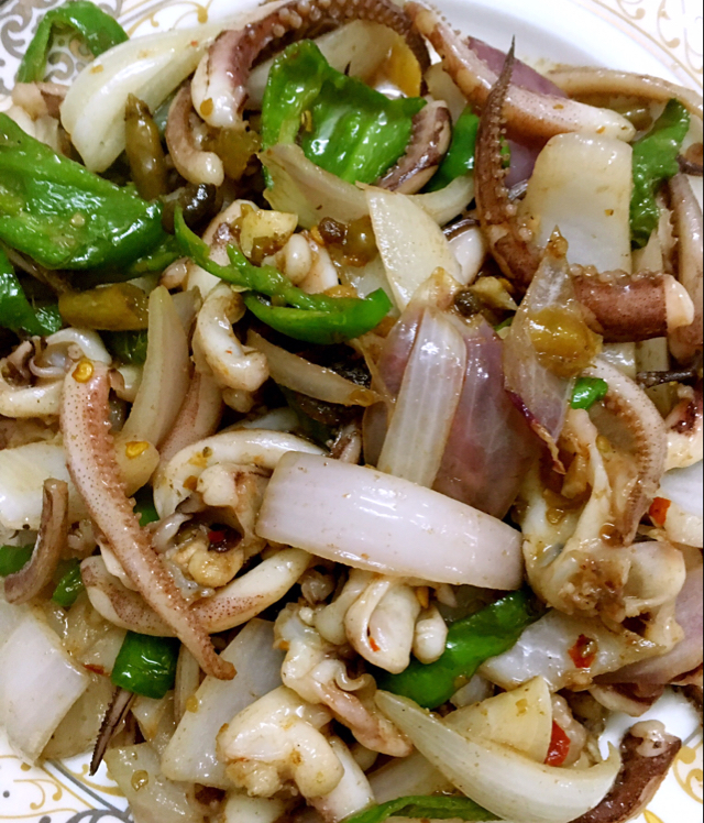 洋葱酱爆鱿鱼须